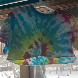Tie die crop top🌊